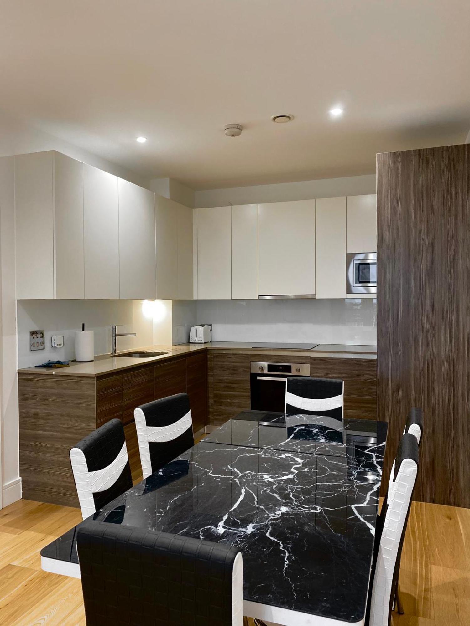 Spacious 2 Bedroom Penthouse Retreat London Exterior photo