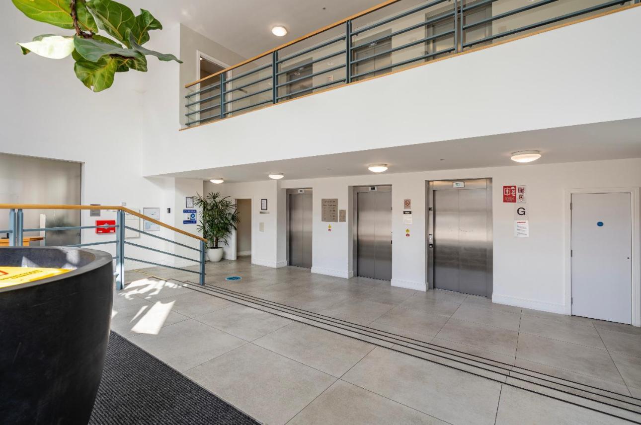 Spacious 2 Bedroom Penthouse Retreat London Exterior photo
